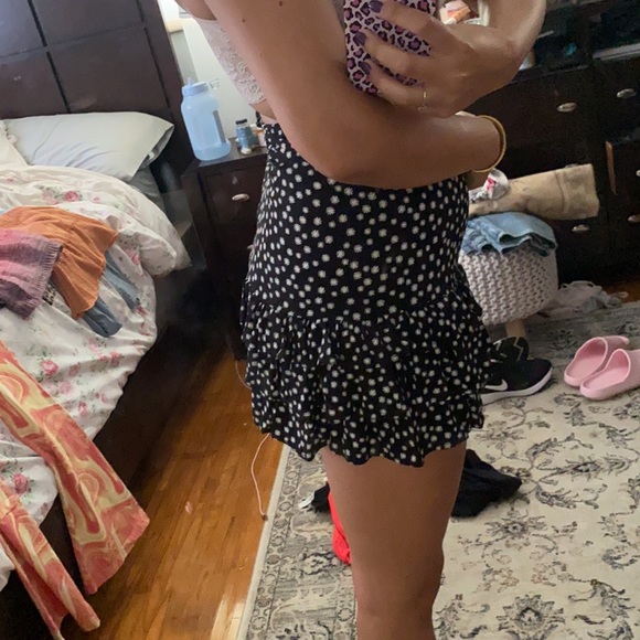forever 21 floral black mini skirt. size medium - Picture 2 of 3